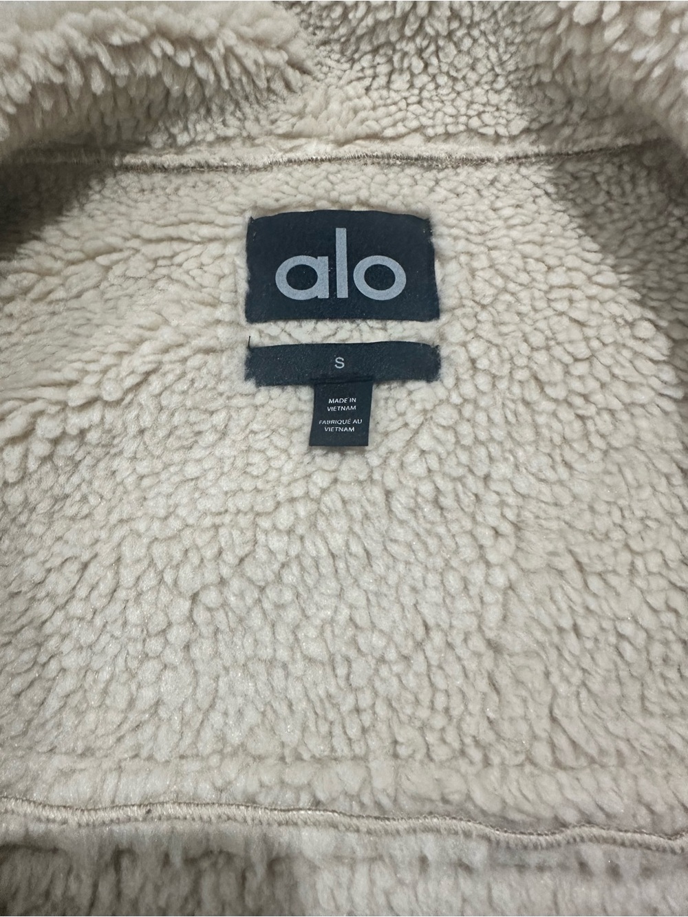NWT Alo Yoga Faux Shearling Snowfall Cropped Jacket ❄️✨ - Picture 8 of 9